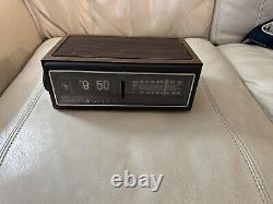 Vintage GE General Electric 7-4300 Flip Clock Radio Alarm Nice Working Condition