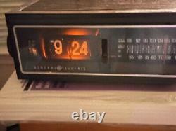 Vintage GE General Electric 7-4300 Flip Clock Radio Alarm Nice Working Condition