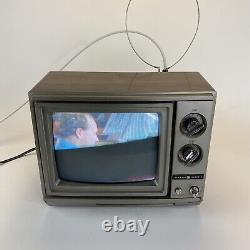 Vintage GE General Electric 9'' Portable Color CRT Gaming TV 8-0904 1986