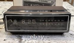Vintage GE General Electric Clock Radio Walnut Grain Model 7-4305C WITH BOX
