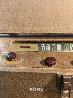 Vintage GE General Electric LB-530X Portable Tube Radio AC/Battery withManual