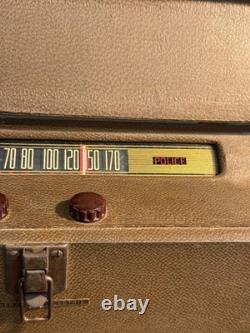 Vintage GE General Electric LB-530X Portable Tube Radio AC/Battery withManual