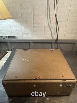 Vintage GE General Electric LB-530X Portable Tube Radio AC/Battery withManual