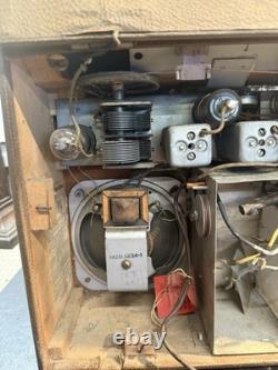 Vintage GE General Electric LB-530X Portable Tube Radio AC/Battery withManual