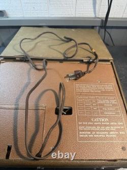 Vintage GE General Electric LB-530X Portable Tube Radio AC/Battery withManual