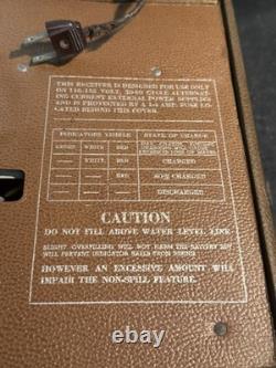 Vintage GE General Electric LB-530X Portable Tube Radio AC/Battery withManual
