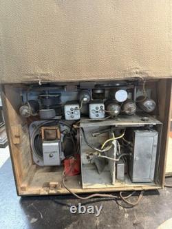 Vintage GE General Electric LB-530X Portable Tube Radio AC/Battery withManual