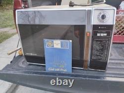 Vintage GE General Electric Microwave Oven Model Jet 87