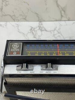 Vintage GE General Electric Solid State FM/AM Radio