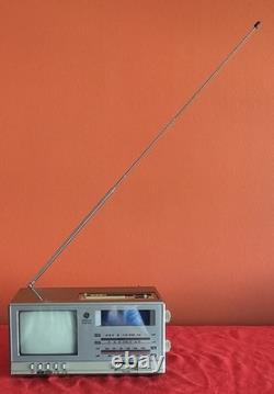 Vintage GE Portable 5 Black & White TV AM/FM Radio Clock Model 7-7150A Works