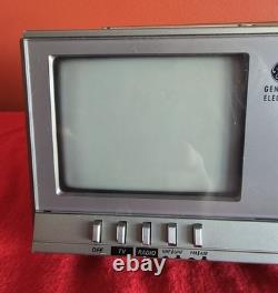 Vintage GE Portable 5 Black & White TV AM/FM Radio Clock Model 7-7150A Works