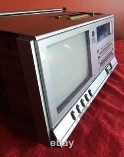 Vintage GE Portable 5 Black & White TV AM/FM Radio Clock Model 7-7150A Works