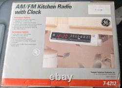 Vintage GE Spacemaker UNDER CABINET Kitchen AM/FM RADIO with Clock 7-4212. New