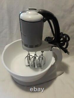 Vintage GENERAL ELECTRIC 1490M7 3 Beater MIXER Glass BOWL Kitchen Stand GE