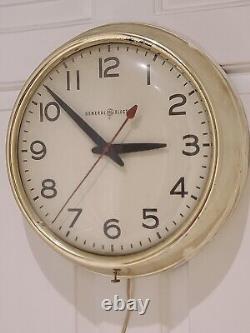 Vintage GENERAL ELECTRIC 2191B Convex Bubble Glass 14 Commercial Wall Clock USA