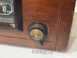 Vintage Ge General Electric Short Wave Am Radio Model-221 Wood Table Tube Radio