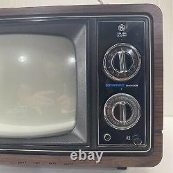 Vintage General Electric 10'' Portable Color Television Retro Gaming TV Works