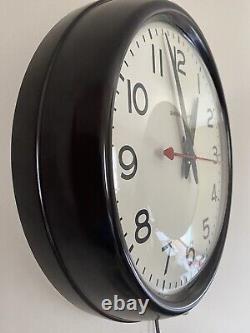 Vintage General Electric 14 Wall Clock Model 2912 Works Great Looks Good