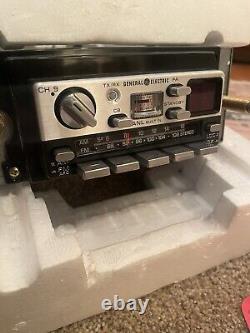 Vintage General Electric 3-5830 in-dash CB transceiver with FM/AM car radio NEW