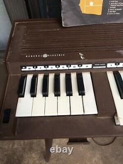 Vintage General Electric 3-Octave Chord Portable Organ