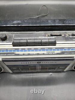 Vintage General Electric Boombox Radio Cassette FM/AM Model 3-5623A Please Read