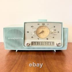 Vintage General Electric C-481b Baby Blue Tiffany Valve Radio Alarm Clock Radio Vintage General Electric C-481b Baby Blue Tiffany Valve Radio Alarm Clock Radio