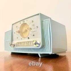 Vintage General Electric C-481b Baby Blue Tiffany Valve Radio Alarm Clock Radio