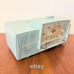Vintage General Electric C-481b Baby Blue Tiffany Valve Radio Alarm Clock Radio