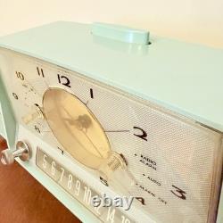 Vintage General Electric C-481b Baby Blue Tiffany Valve Radio Alarm Clock Radio