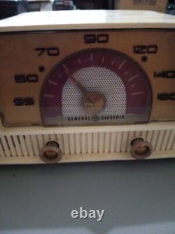 Vintage General Electric Dial Beam AM Table Radio, Model 428, 5 Vacuum