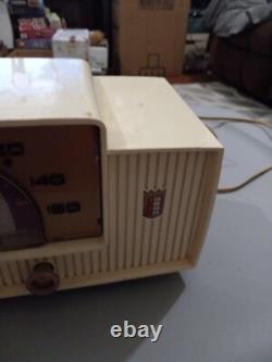 Vintage General Electric Dial Beam AM Table Radio, Model 428, 5 Vacuum