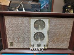 Vintage General Electric G. E. Model T-250A AM/FM Tube Radio. Working Great