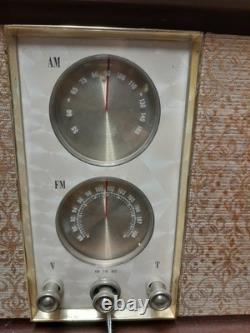 Vintage General Electric G. E. Model T-250A AM/FM Tube Radio. Working Great