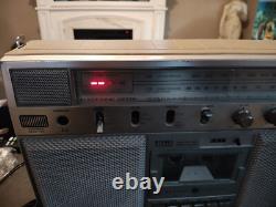 Vintage General Electric GE 3-5254A Boombox AM FM Cassette