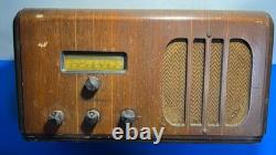 Vintage General Electric GE E-72 Tube Radio Wooden Cabinet 1930s Powers On