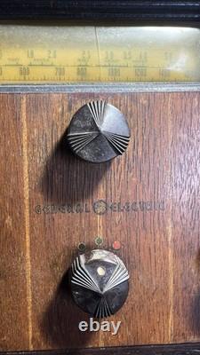 Vintage General Electric GE E-72 Tube Radio Wooden Cabinet 1930s Powers On