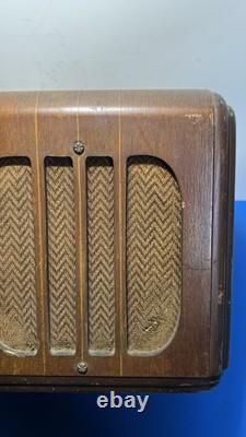 Vintage General Electric GE E-72 Tube Radio Wooden Cabinet 1930s Powers On
