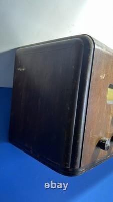 Vintage General Electric GE E-72 Tube Radio Wooden Cabinet 1930s Powers On