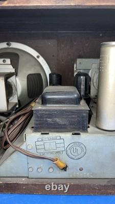 Vintage General Electric GE E-72 Tube Radio Wooden Cabinet 1930s Powers On
