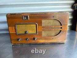 Vintage General Electric GE F-80 Tube Radio Wood Tabletop AM Radio 1930 Untested