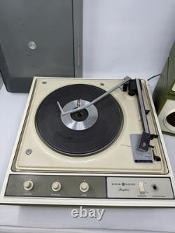 Vintage General Electric (GE) P350j Stereophonic Portable Record Player With Speak