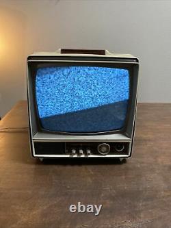 Vintage General Electric GE Portable TV Television SF2106VY 11.5 Works Rare