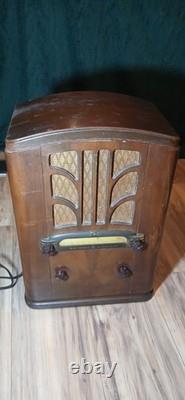 Vintage General Electric GE Tombstone Tube Radio Art Deco Untested Work
