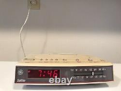 Vintage General Electric GE White Softlite Alarm Clock Radio 7-4657A Night Light