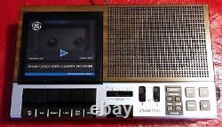 Vintage General Electric Ge 7-4956b Am Fm Alarm Clock Radio Cassette Player Set