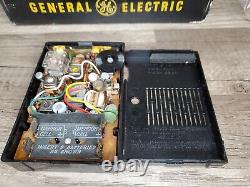 Vintage General Electric Ge Great Eight Transistor Radio/box/leather Case