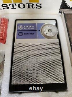 Vintage General Electric Ge Great Eight Transistor Radio/box/leather Case