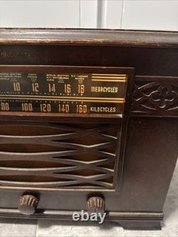 Vintage General Electric J62 (1941)(wood tube table radio) Read