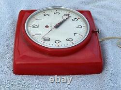 Vintage General Electric Mid Century Modern Red Kitchen Wall Clock 2H20 Works