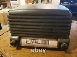 Vintage General Electric Model 107 Bakelite Tube Radio